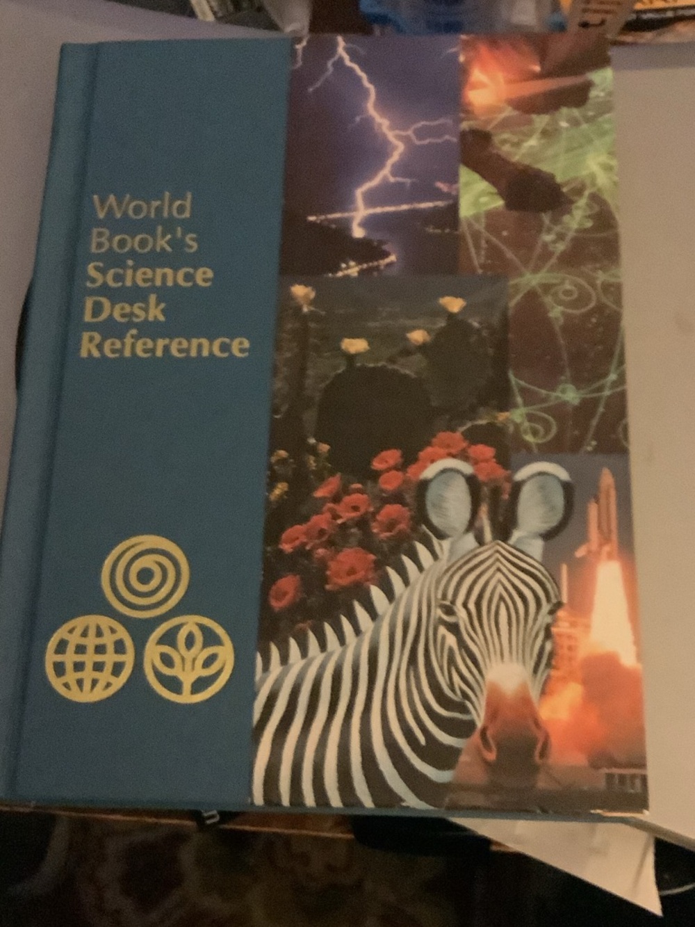 World Book's Science Desk Reference - Blue Multicolor Hardcover